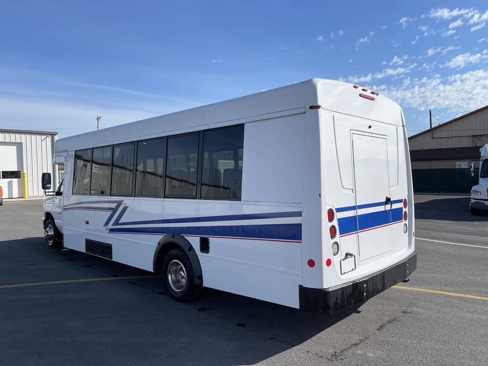 2019 Ford E450 Girardin Shuttle Bus - Image 5
