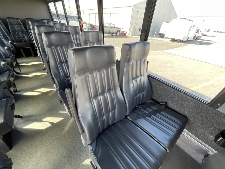 2019 Ford E450 Girardin Shuttle Bus - Image 10