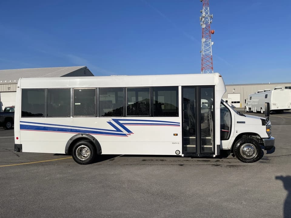 2019 Ford E450 Girardin Shuttle Bus - Image 2
