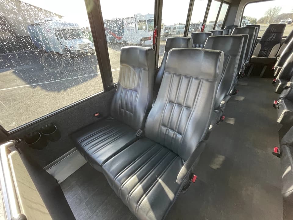 2019 Ford E450 Girardin Shuttle Bus - Image 11