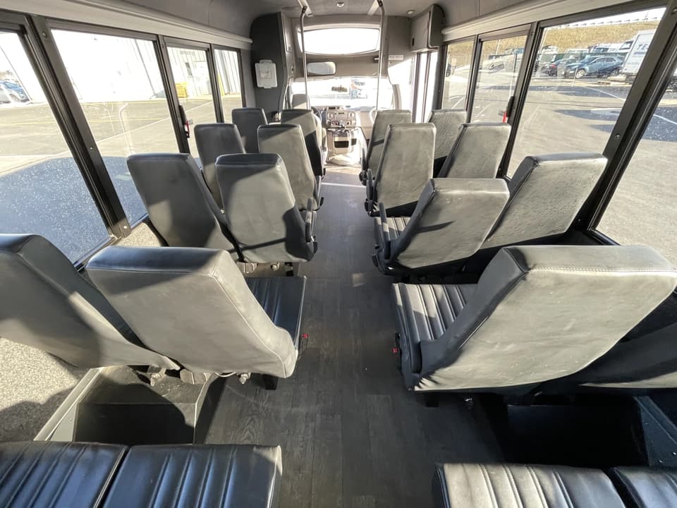 2019 Ford E450 Girardin Shuttle Bus - Image 12