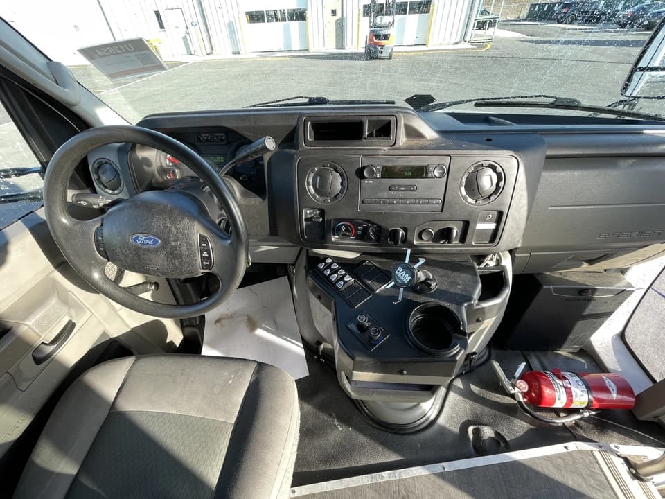 2019 Ford E450 Girardin Shuttle Bus - Image 13