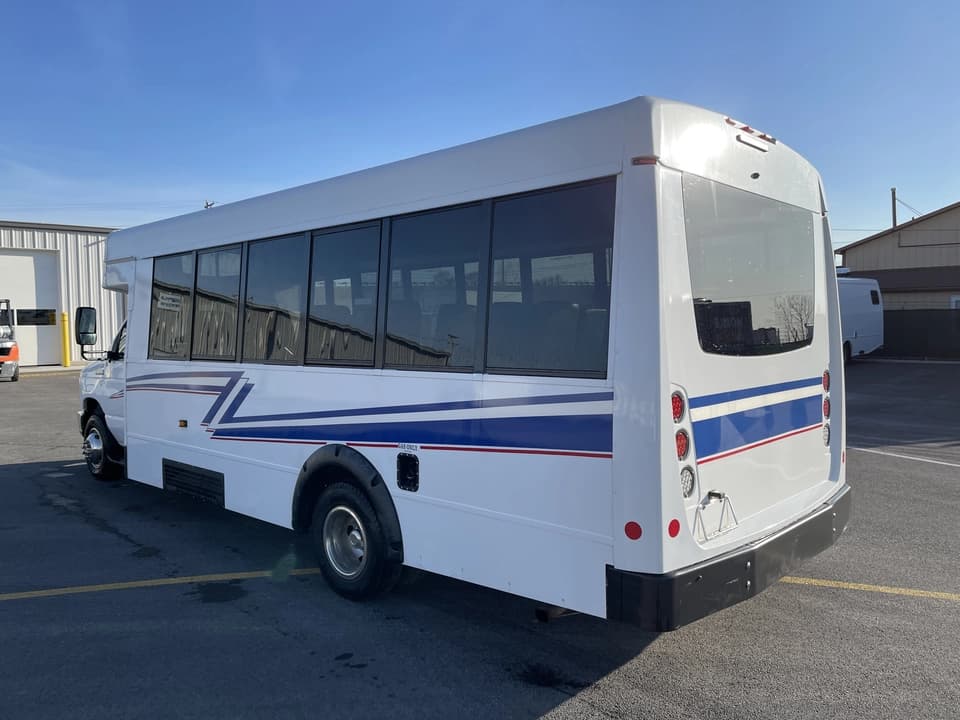 2019 Ford E450 Girardin Shuttle Bus - Image 5