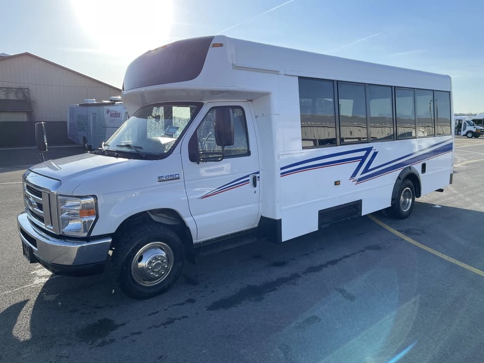 2019 Ford E450 Girardin Shuttle Bus - Image 7
