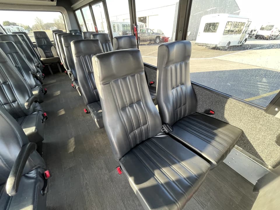 2019 Ford E450 Girardin Shuttle Bus - Image 10