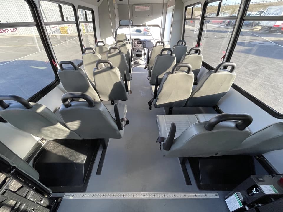 2019 Ford E450 Elkhart Coach - Image 15