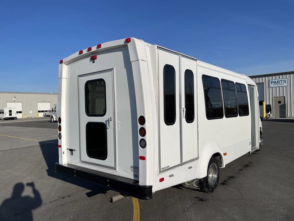 2019 Ford E450 Elkhart Coach - Image 4