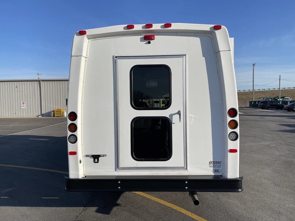 2019 Ford E450 Elkhart Coach - Image 5