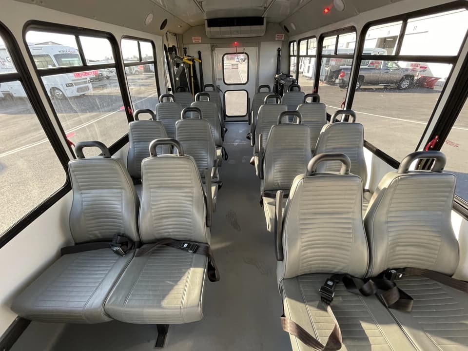 2019 Ford E450 Elkhart Coach - Image 10