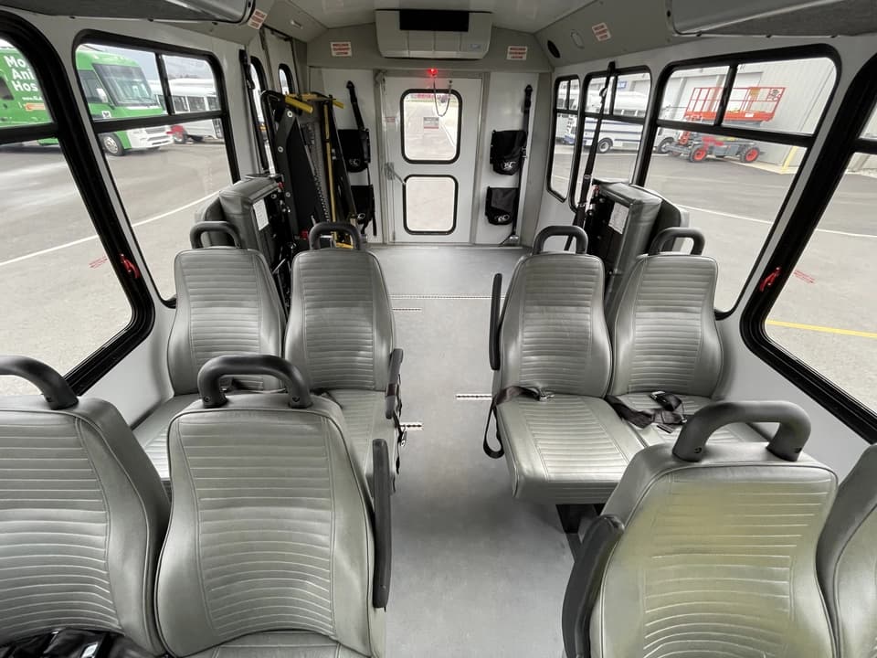 2018 Ford E350 Elkhart Coach - Image 6