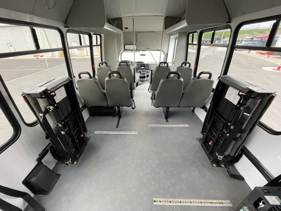 2018 Ford E350 Elkhart Coach - Image 7