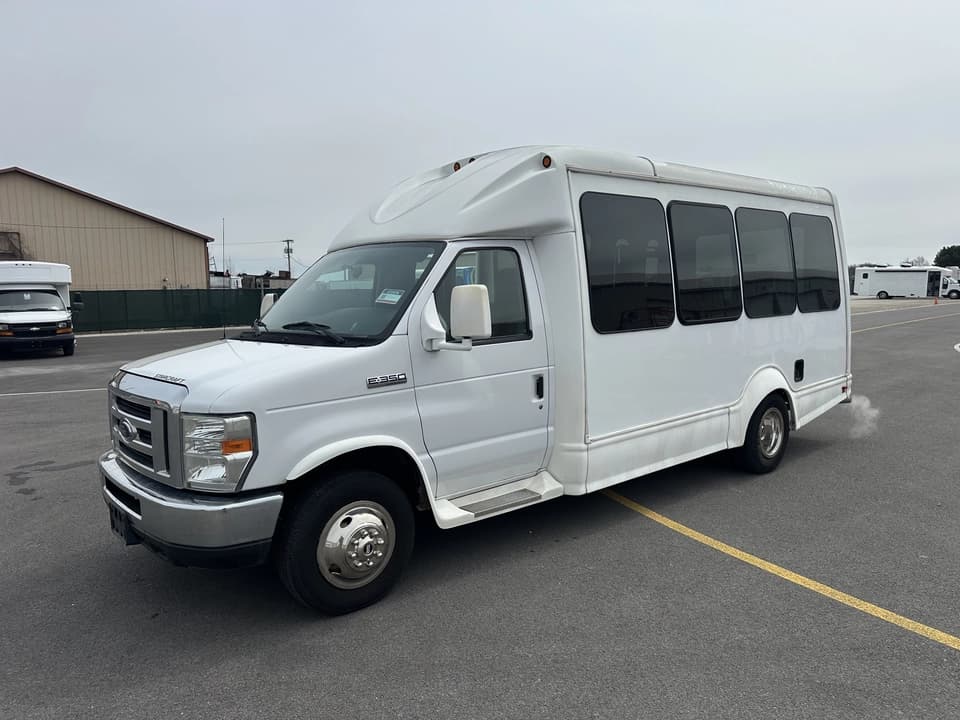 2017 Ford E350 Starcraft Shuttle Bus - Image 3