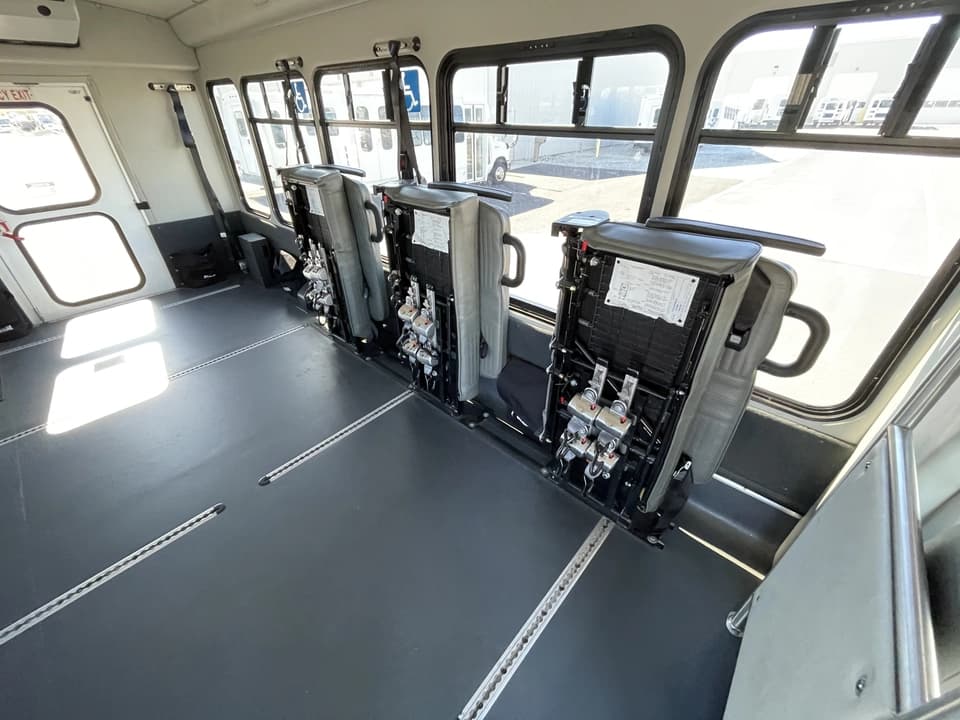 2019 Ford E450 Glaval Shuttle Bus - Image 11