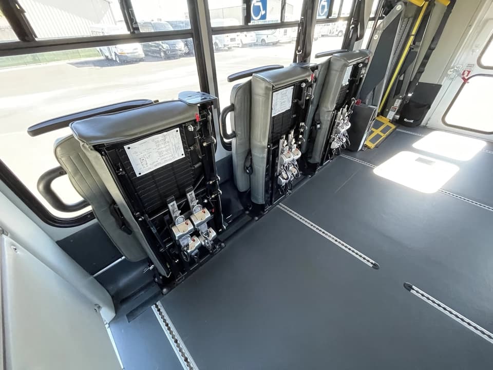 2019 Ford E450 Glaval Shuttle Bus - Image 12