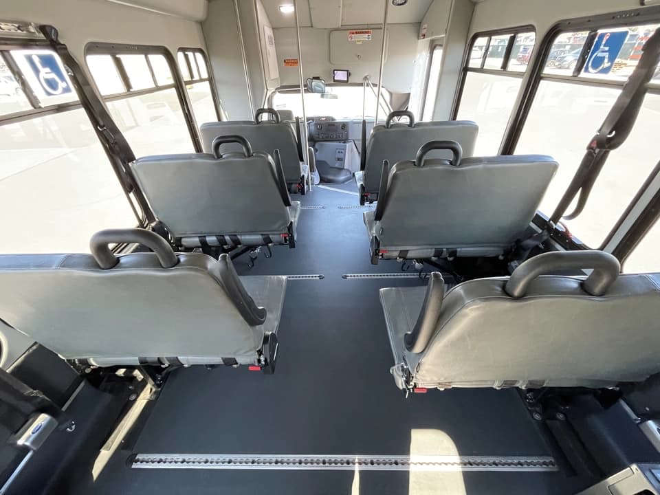 2019 Ford E450 Glaval Shuttle Bus - Image 14