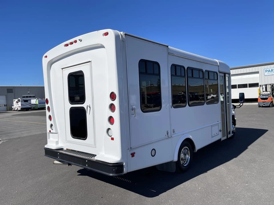 2019 Ford E450 Glaval Shuttle Bus - Image 4