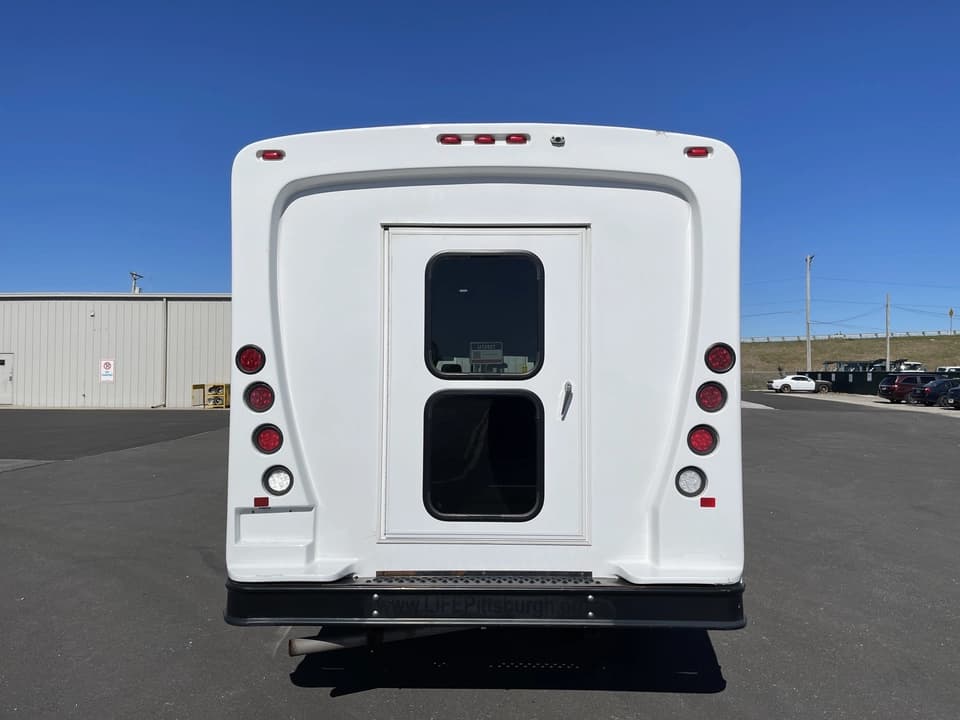 2019 Ford E450 Glaval Shuttle Bus - Image 5