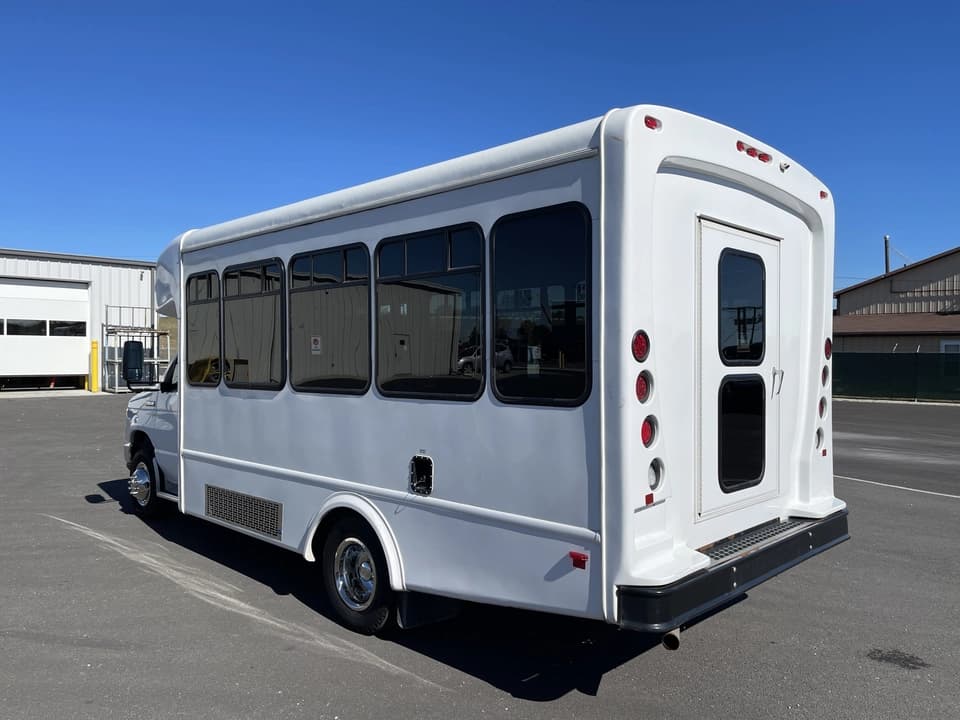 2019 Ford E450 Glaval Shuttle Bus - Image 6