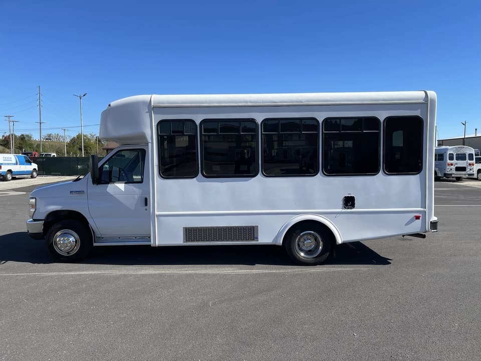 2019 Ford E450 Glaval Shuttle Bus - Image 7