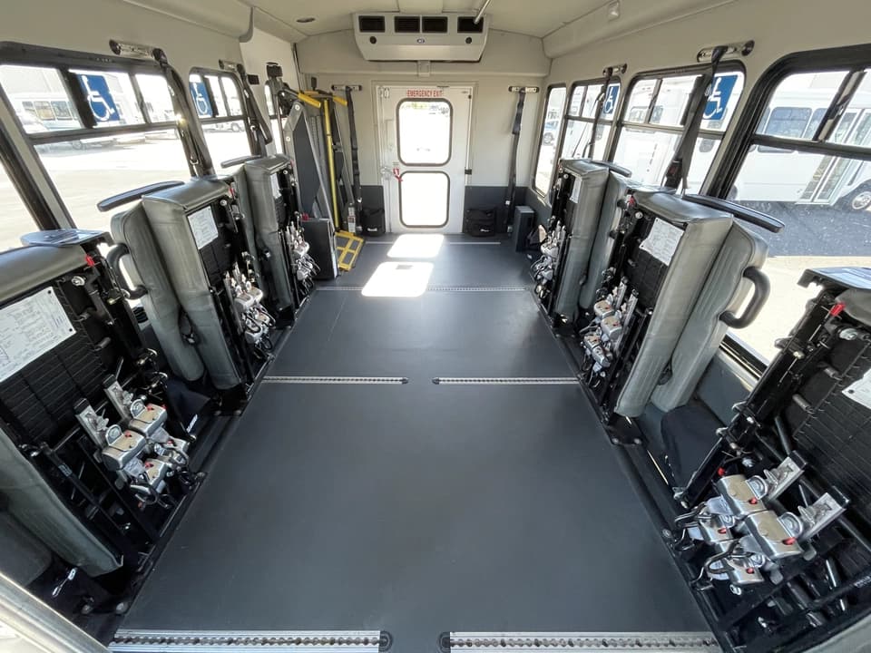 2019 Ford E450 Glaval Shuttle Bus - Image 10