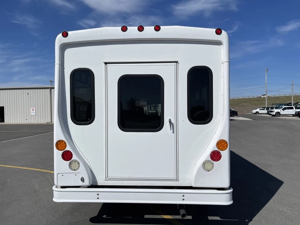 2015 Ford Goshen Shuttle Bus - Image 4
