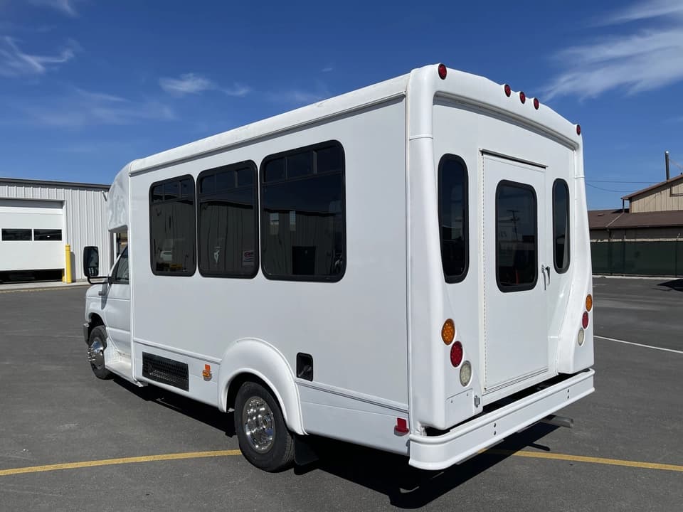 2015 Ford Goshen Shuttle Bus - Image 5