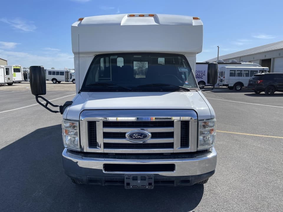 2015 Ford Goshen Shuttle Bus - Image 8
