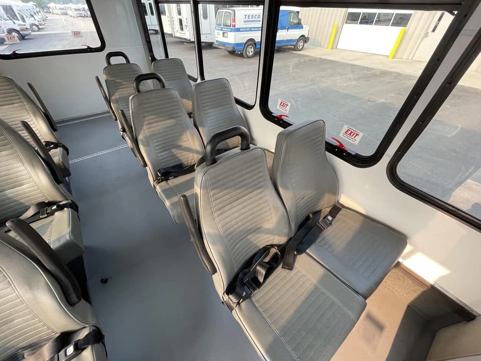 2022 Ford E350 StarTrans - Image 9