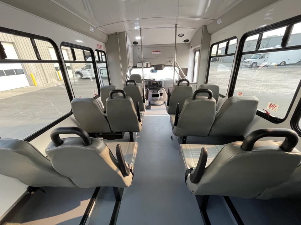 2022 Ford E350 StarTrans - Image 11