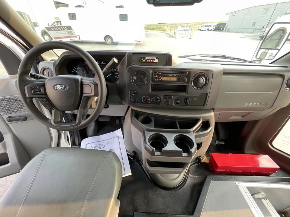 2022 Ford E350 StarTrans - Image 12