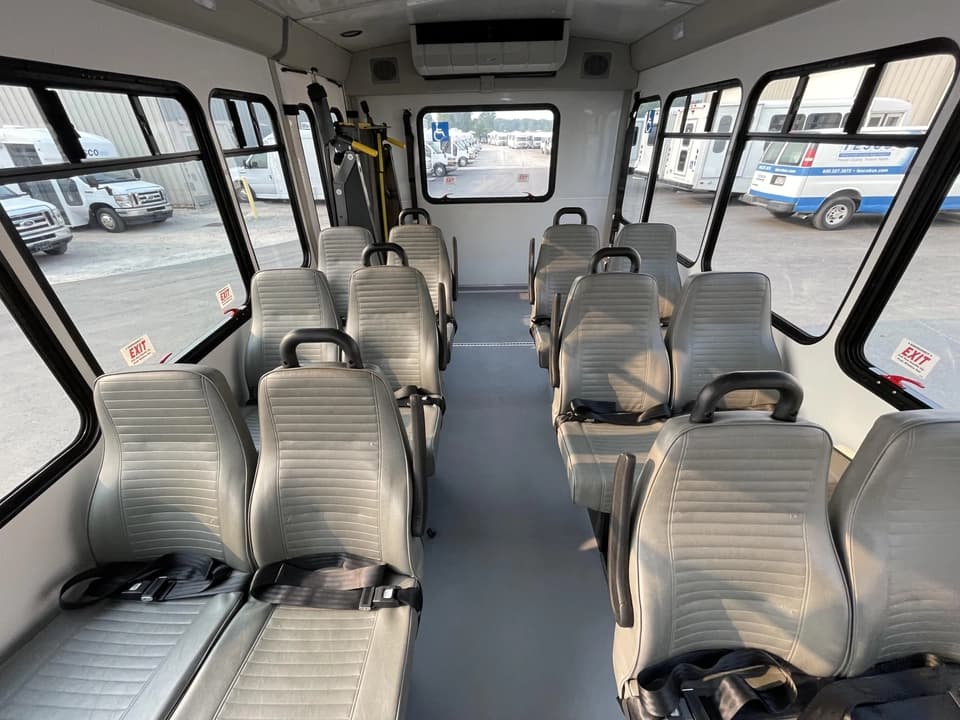 2022 Ford E350 StarTrans - Image 8