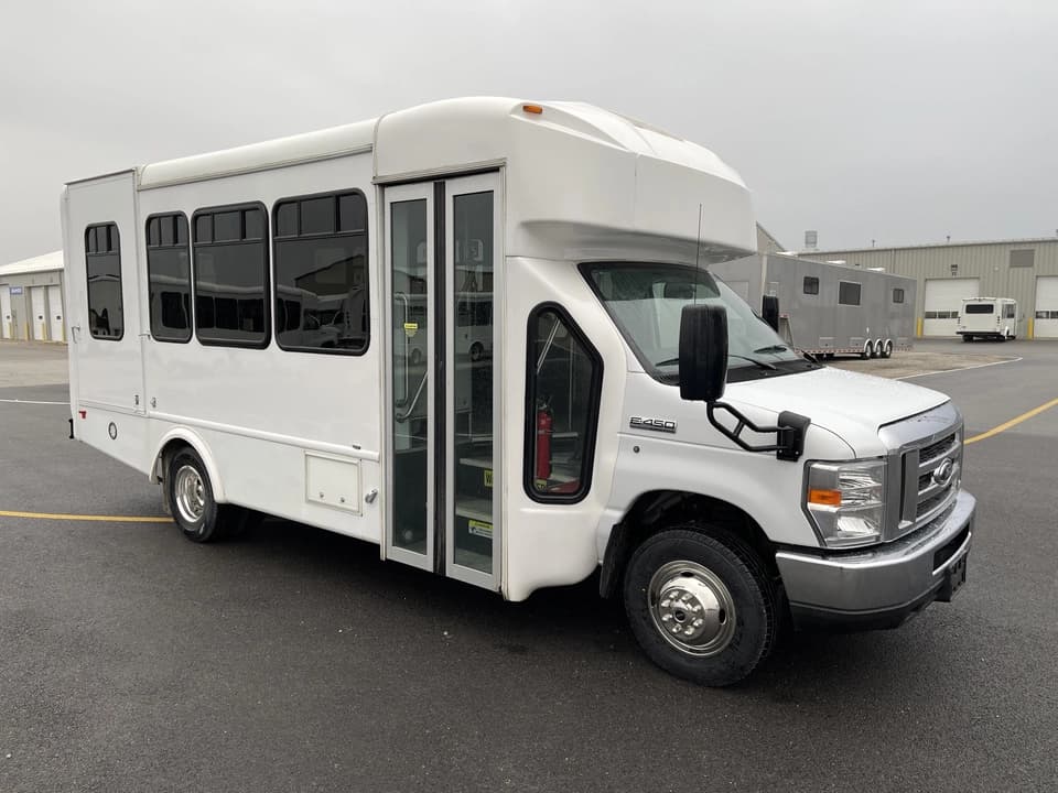 2019 Ford E450 Glaval - Image 1