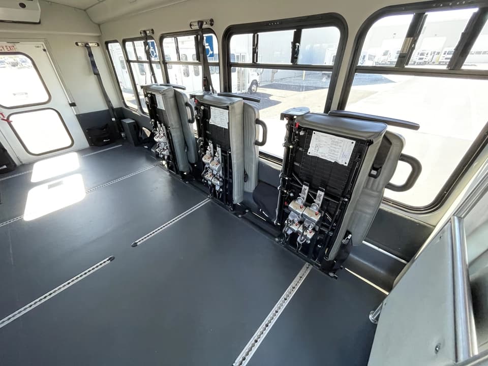2019 Ford E450 Glaval - Image 11