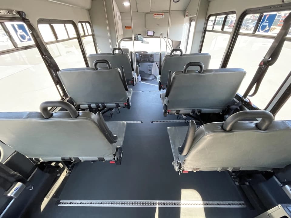 2019 Ford E450 Glaval - Image 14