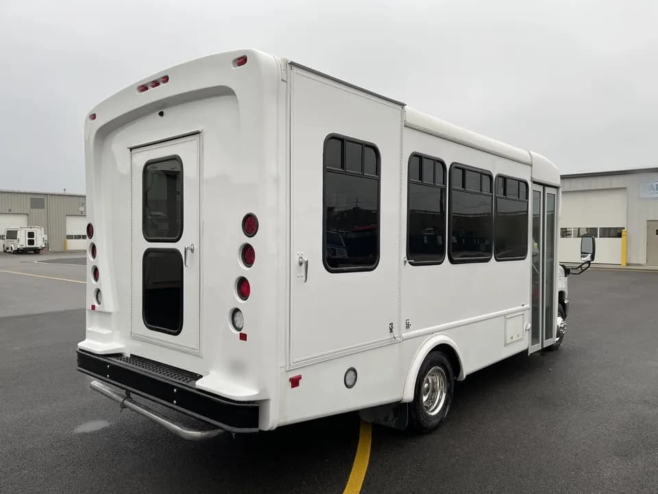 2019 Ford E450 Glaval - Image 4