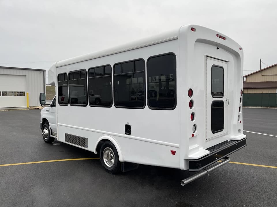 2019 Ford E450 Glaval - Image 6