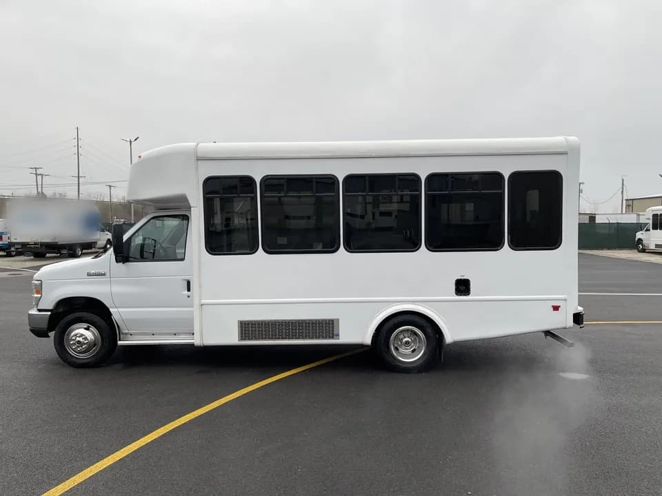 2019 Ford E450 Glaval - Image 7