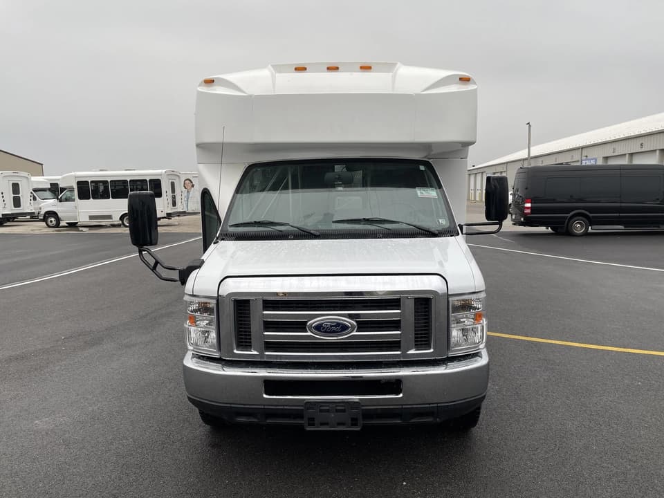 2019 Ford E450 Glaval - Image 9