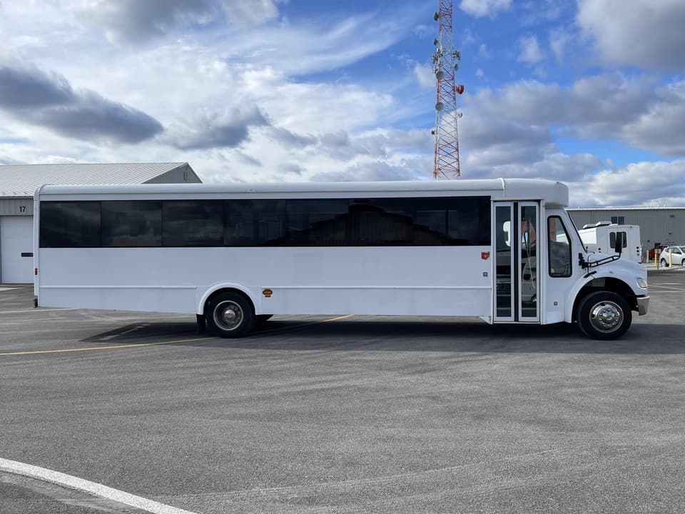 2016 Freightliner Glaval Shuttle Bus - Image 2