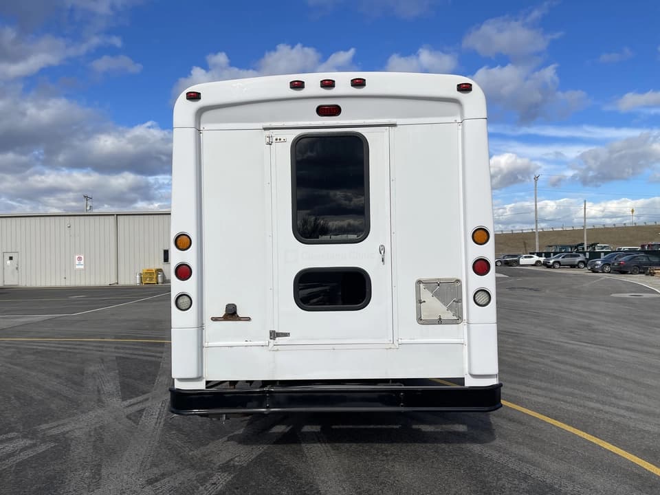 2016 Freightliner Glaval Shuttle Bus - Image 4