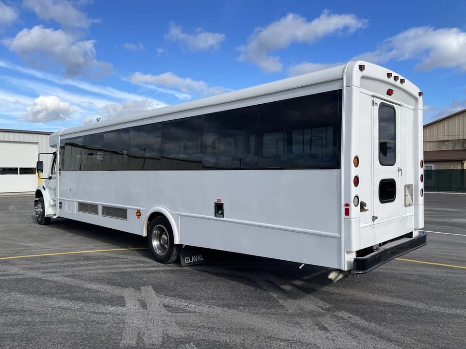 2016 Freightliner Glaval Shuttle Bus - Image 5