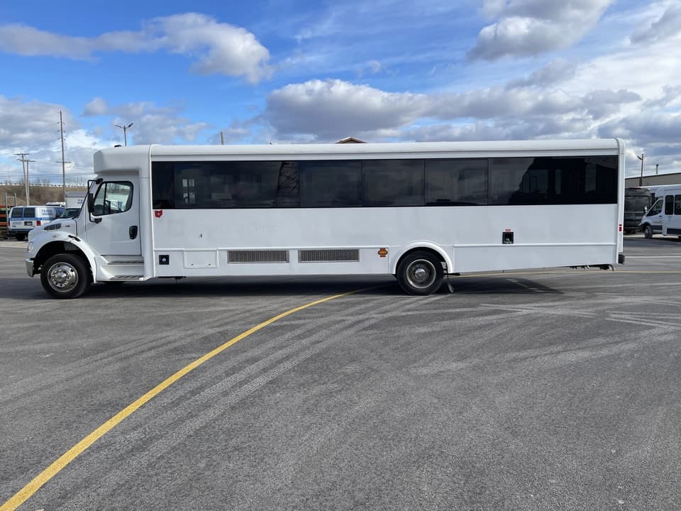 2016 Freightliner Glaval Shuttle Bus - Image 6