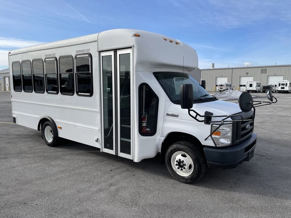 2018 Ford E450 StarTrans - Image 1