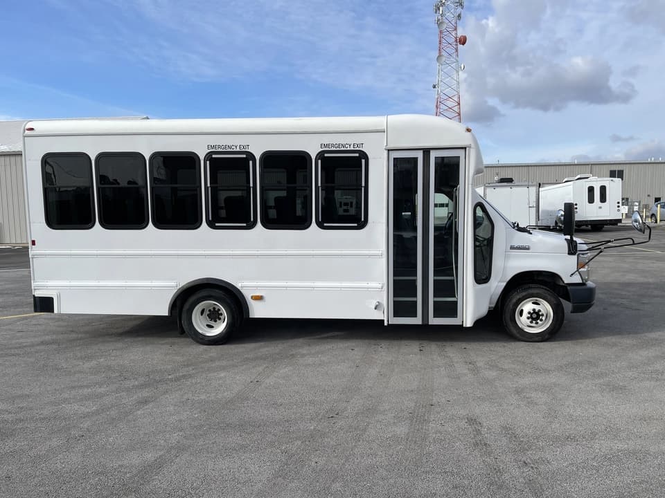 2018 Ford E450 StarTrans - Image 2