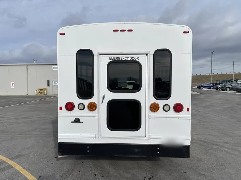 2018 Ford E450 StarTrans - Image 4