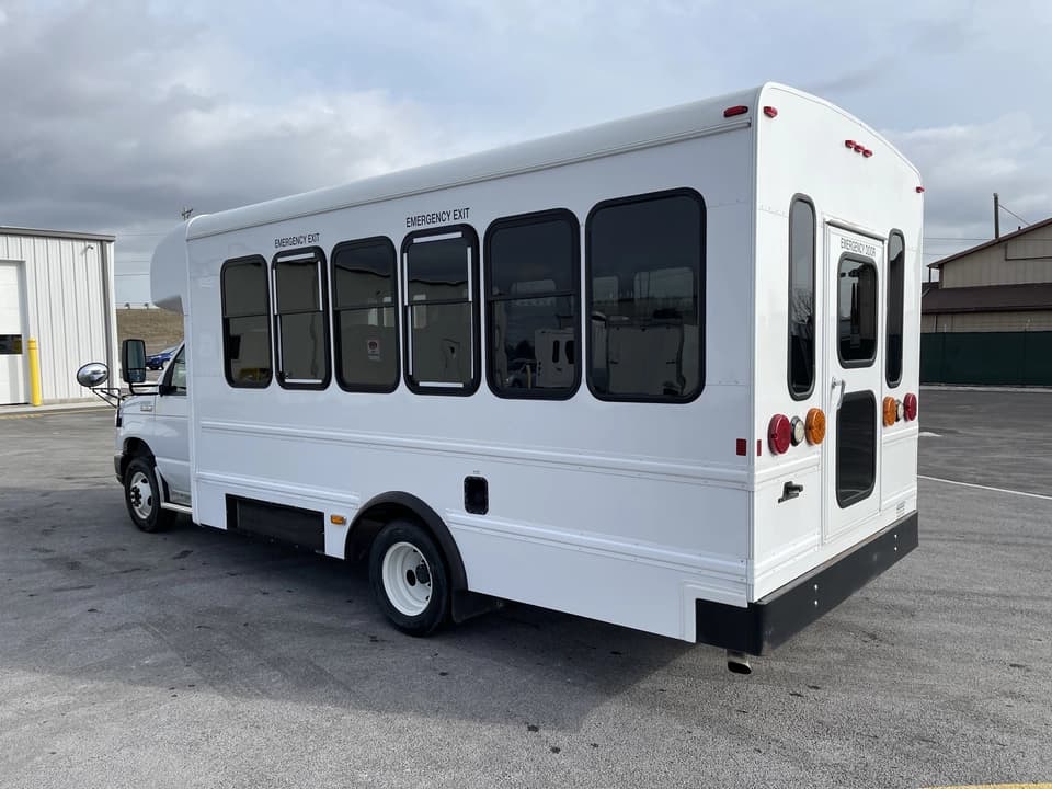 2018 Ford E450 StarTrans - Image 5
