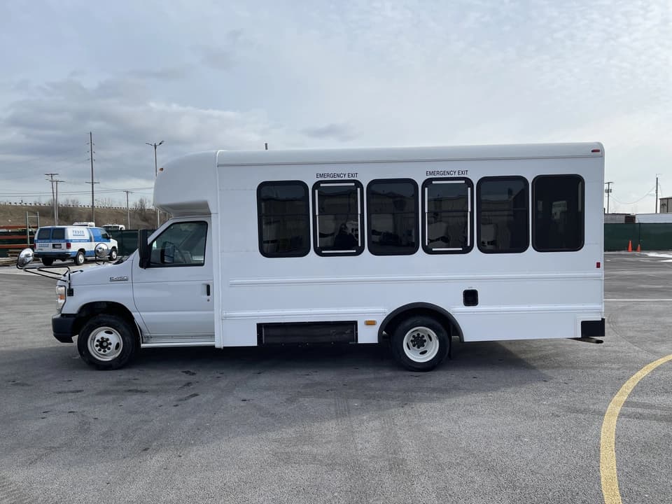 2018 Ford E450 StarTrans - Image 6