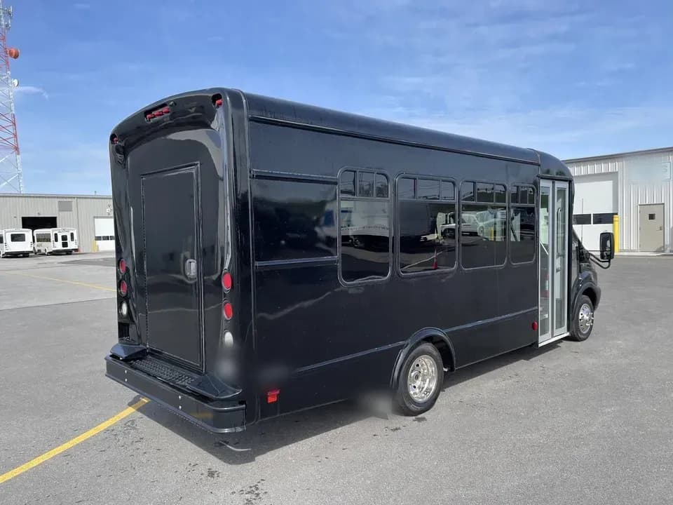 2019 Ford Transit 350 StarTrans - Image 3