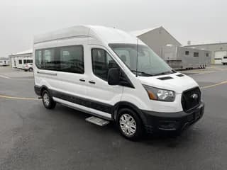 2022 Ford 350 XL/XLT bus