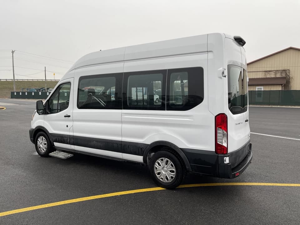 2022 Ford 350 XL/XLT Transit - Image 4